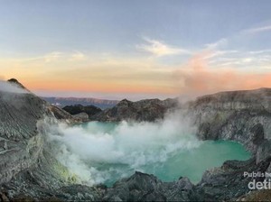 Ijen yang Epik, dari Panoramanya Sampai Api Biru