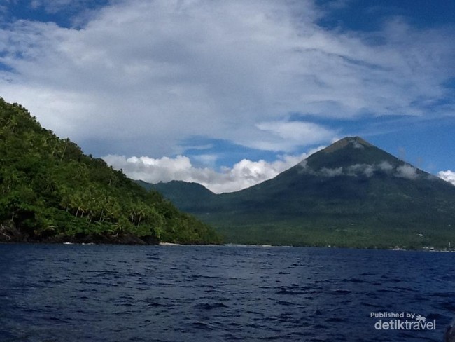 Indahnya Pulau Maitara yang Tampak dalam Uang Rp 1.000