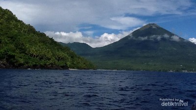 Indahnya Pulau Maitara yang Tampak dalam Uang Rp 1.000