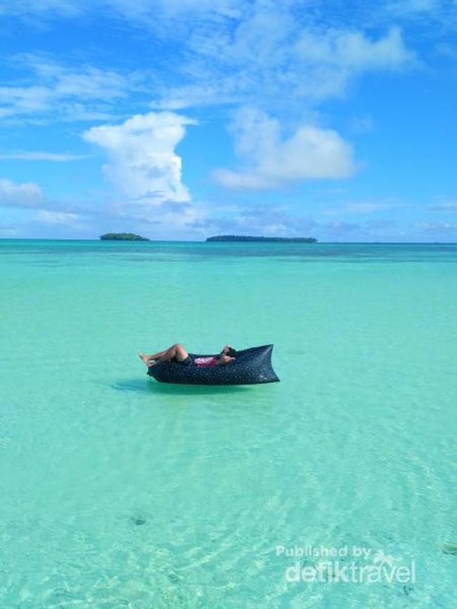 Ini Pantai di Indonesia yang Pasirnya Memanjang 2 Kilometer