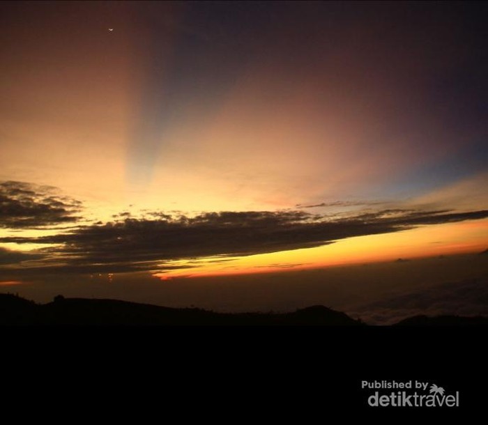 Ini Potret Sunrise di Gunung Prau