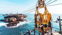 Gondala pantai Timang dengan sistem katrol tanaga manusia