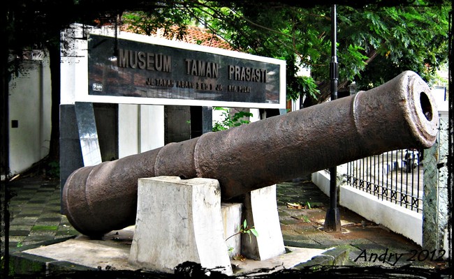 Jakarta Punya Makam Sekeren di Paris