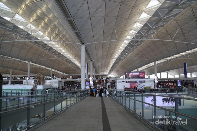 Jalan-jalan Asyik di Bandara Hong Kong