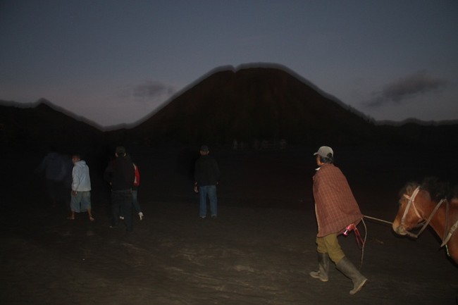 Jalan Kaki ke Puncak Bromo, Siapa Takut!