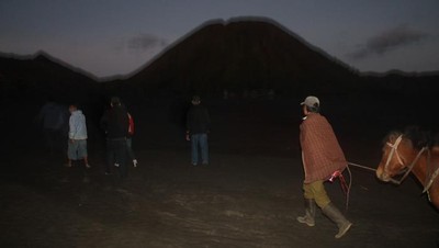 Jalan Kaki ke Puncak Bromo, Siapa Takut!