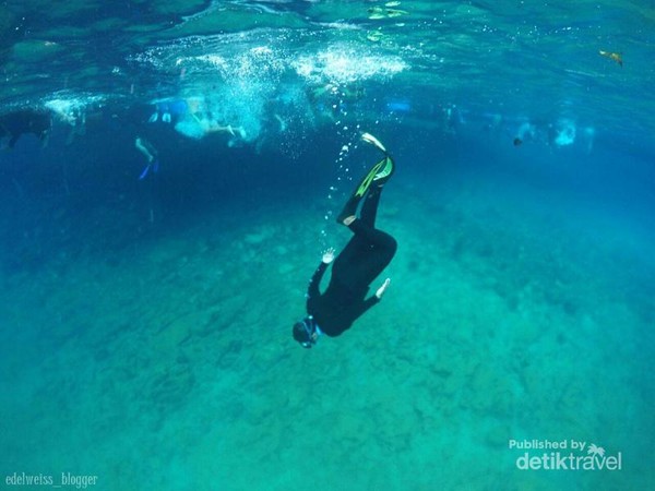 Jangan Iri Lihat  Danau Labuan Cermin  Ini