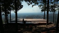 Gardu Pandang Puncak Becici untuk melihat landscape Yogayakarta