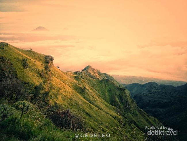 Kala Mentari Menyapa Merbabu