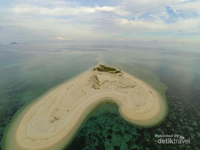 Kamu Mesti Tahu, Ada Pulau Ajaib Berbentuk Hati di Bawean