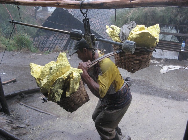 Kawah Gunung Ijen Nan Eksotis