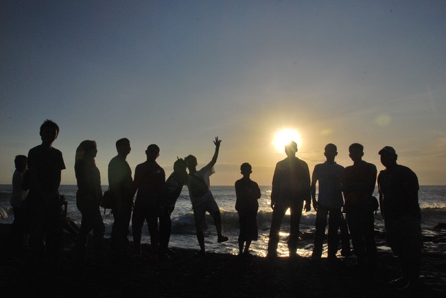 Ke Bali, Asyiknya Ramai-ramai!