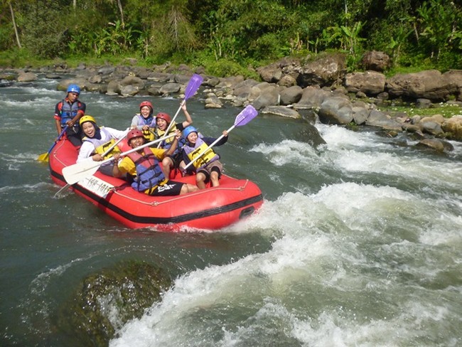 Ke Yogya-Magelang, Coba Rafting dan Mobil Off Road