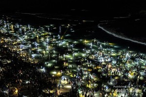 Keindahan Pantai Seger Saat Festival Bau Nyale