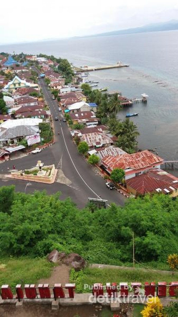 Keindahan Tidore Dilihat dari Benteng Tahula