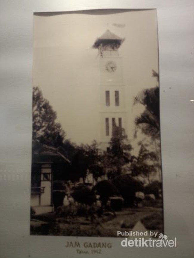 Kembaran Menara Jam Big Ben Ada di Bukittinggi