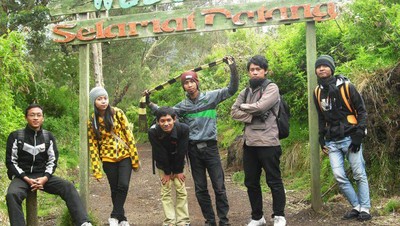 Kemiringan Dinding Kawah 60 Derajat di Gunung Ijen yang Menantang