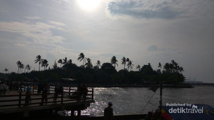Kenangan Liburan Akhir Tahun di Pantai Ancol