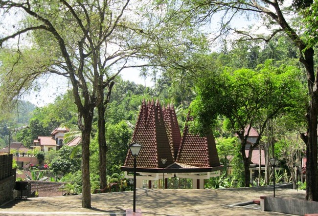 Ketenangan Bagai Surga di Gua Maria