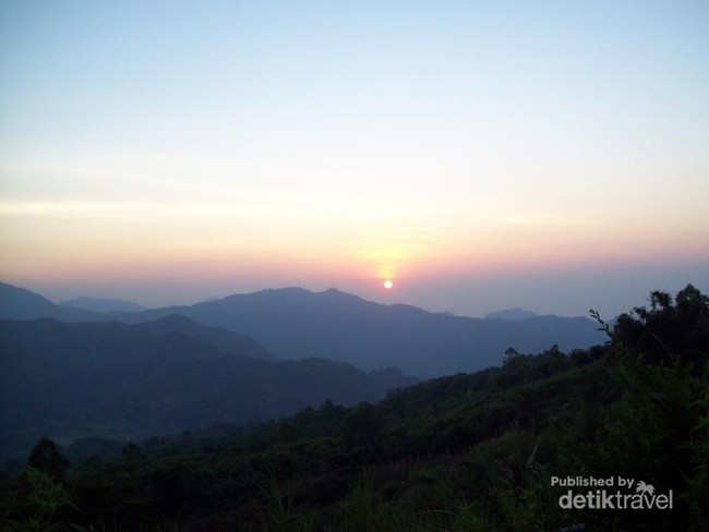 Ketika Danau 3 Warna Kelimutu Jadi 1 Warna