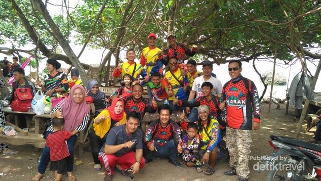 Ketika Traveler Ramai-ramai Bersihkan Pantai di Lampung