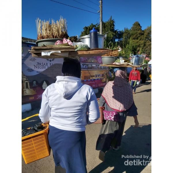 Penjual sate di Dieng