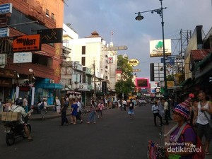 Khaosan Road, Tempat Ngumpulnya Backpacker di Thailand