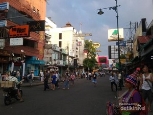 Khaosan Road, Tempat Ngumpulnya Backpacker di Thailand