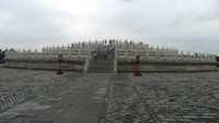 Circular Mound Altar yang terdiri dari tiga tingkatan