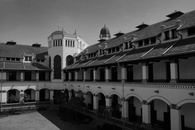 Lawang Sewu yang Penuh Misteri