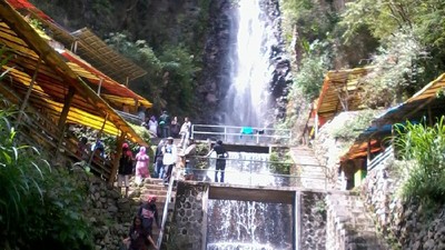 Libur Akhir Tahun di Air Terjun Tirtosari, Magetan