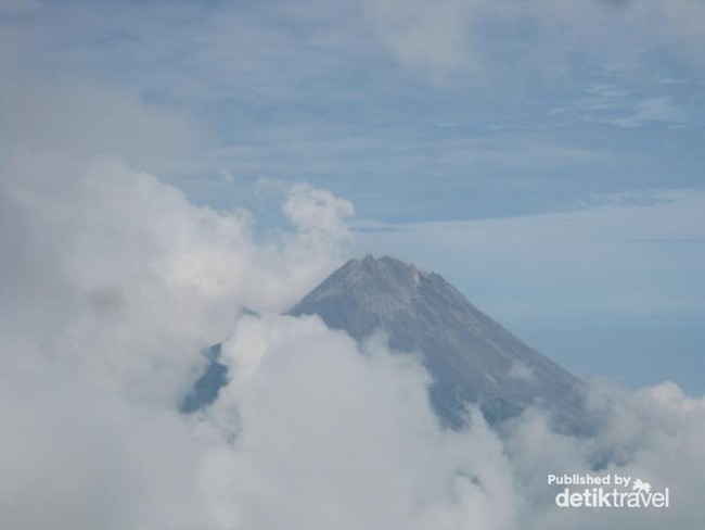 Libur Akhir Tahun Penuh Tantang di Gunung Merbabu