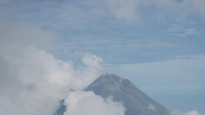 Libur Akhir Tahun Penuh Tantang di Gunung Merbabu