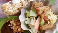 Rujak Manis Ananas Pak Bejo