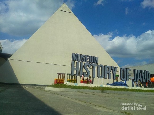 Liburan Marcella Zalianty ke Museum History of Java di Bantul