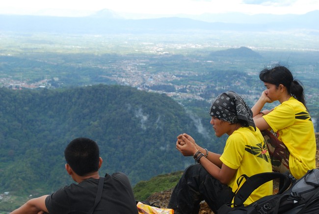 Liburan Panjang ke Puncak Gunung Sibayak
