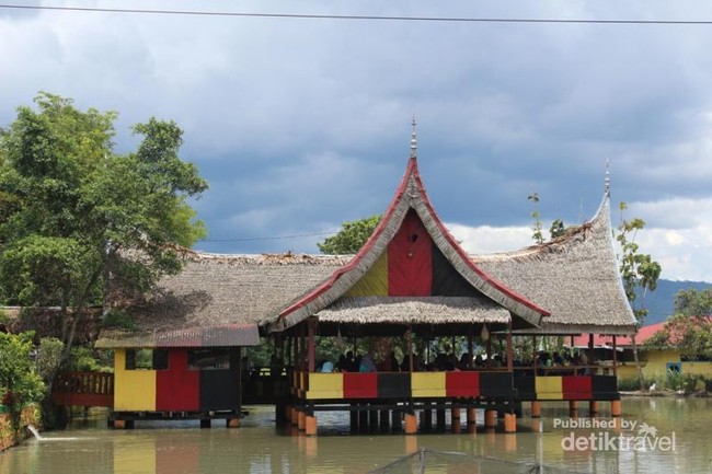Makan Siang Sambil Menatap Hijaunya Sawah? Boleh Juga