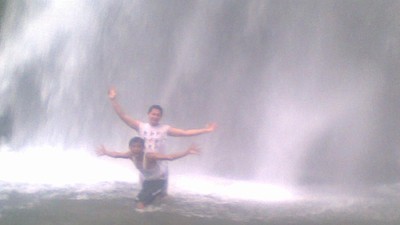Mandi Sambil Refleksi di Curug Cibeureum