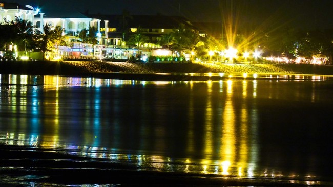 Matahari Terbenam di Pantai Kuta, Selalu Memesona!