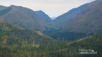 Dari Puncak pausada kita bisa melihat Gunung-gunung yang mengelilingi kota Maubisse