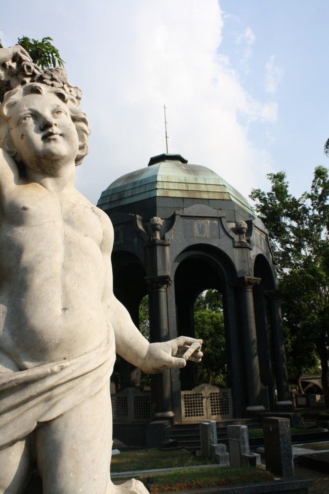 Mausoleum di Kompleks Makam Petamburan