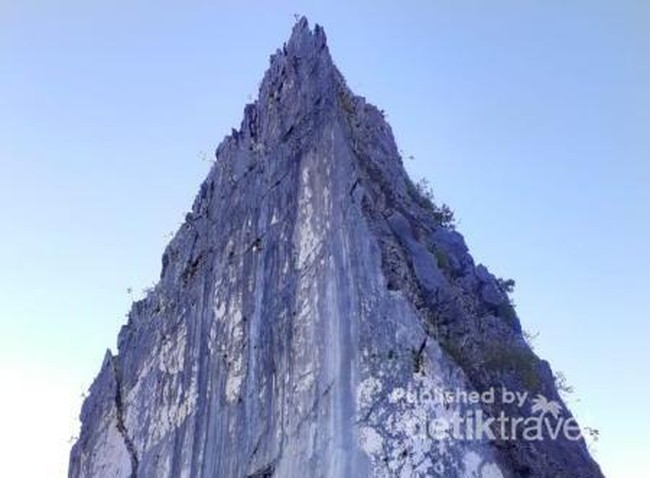 Megahnya Bukit Marmer di Timor Tengah Selatan