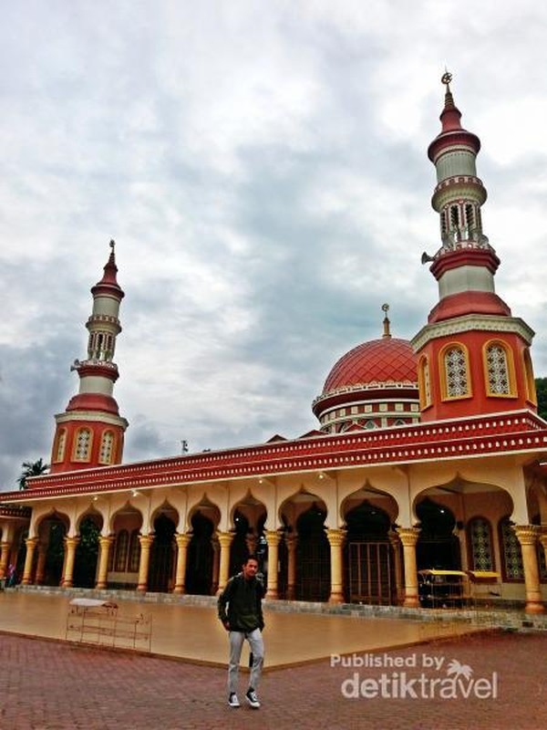 Megahnya Masjid Agung Istiqamah Tapaktuan di Aceh