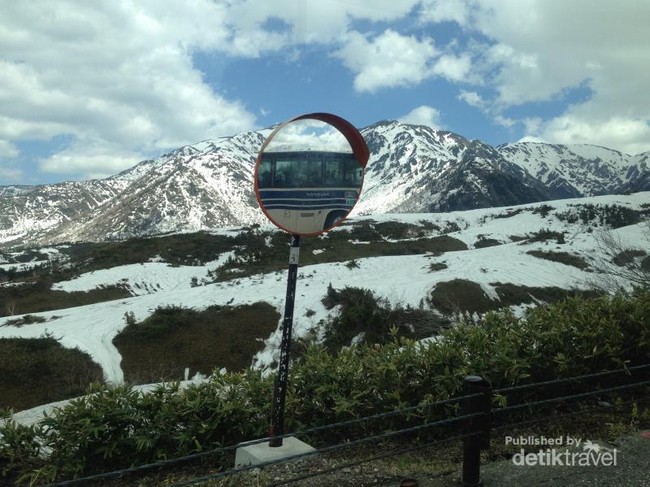 Melihat Hamparan Salju di Tateyama, Jepang