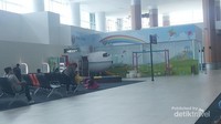 Ruang Tunggu yang dilengkapi ruang bermain anak