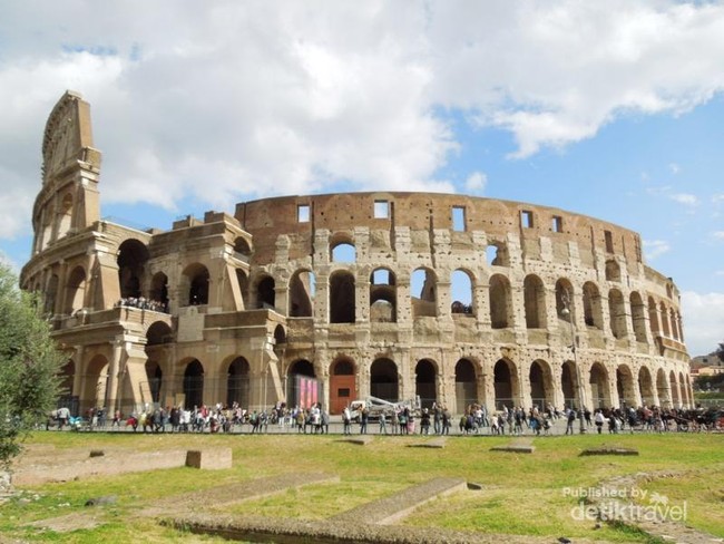 Melihat Lebih Dekat Coloseum di Kota Roma, Italia