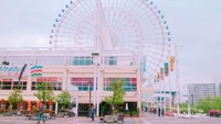 Tempozan Ferrish Wheel, salah satu ikon yang membuat Kaiyukan mencolok.
