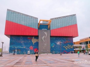 Melihat Ratusan Hewan Laut di Kaiyukan Aquarium Osaka