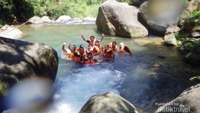 Memacu Adrenalin Lewat Body Rafting di Curug Barong, Bogor