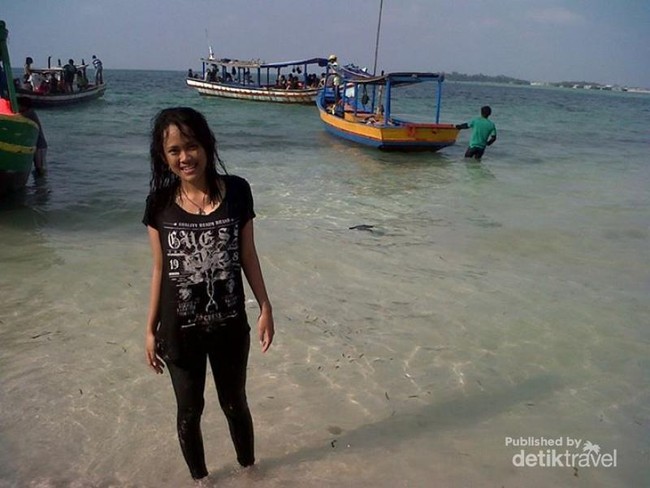 Memandangi Sunset di Pulau Pari